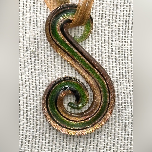 Glass and metallic Italian Necklace - Picture 2 of 6